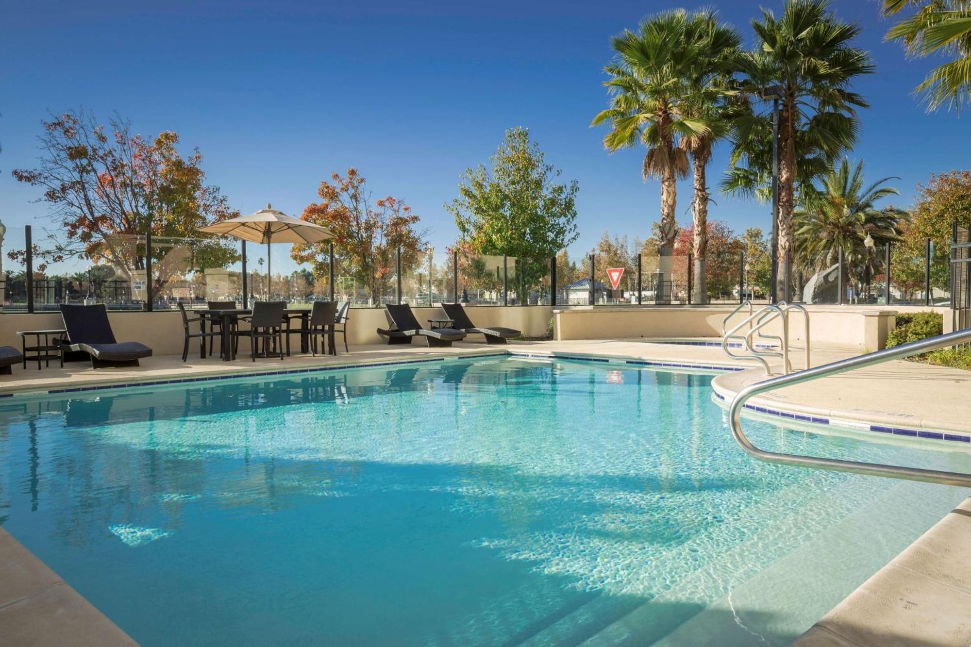 Hampton Inn & Suites Suisun City Waterfront Exterior photo