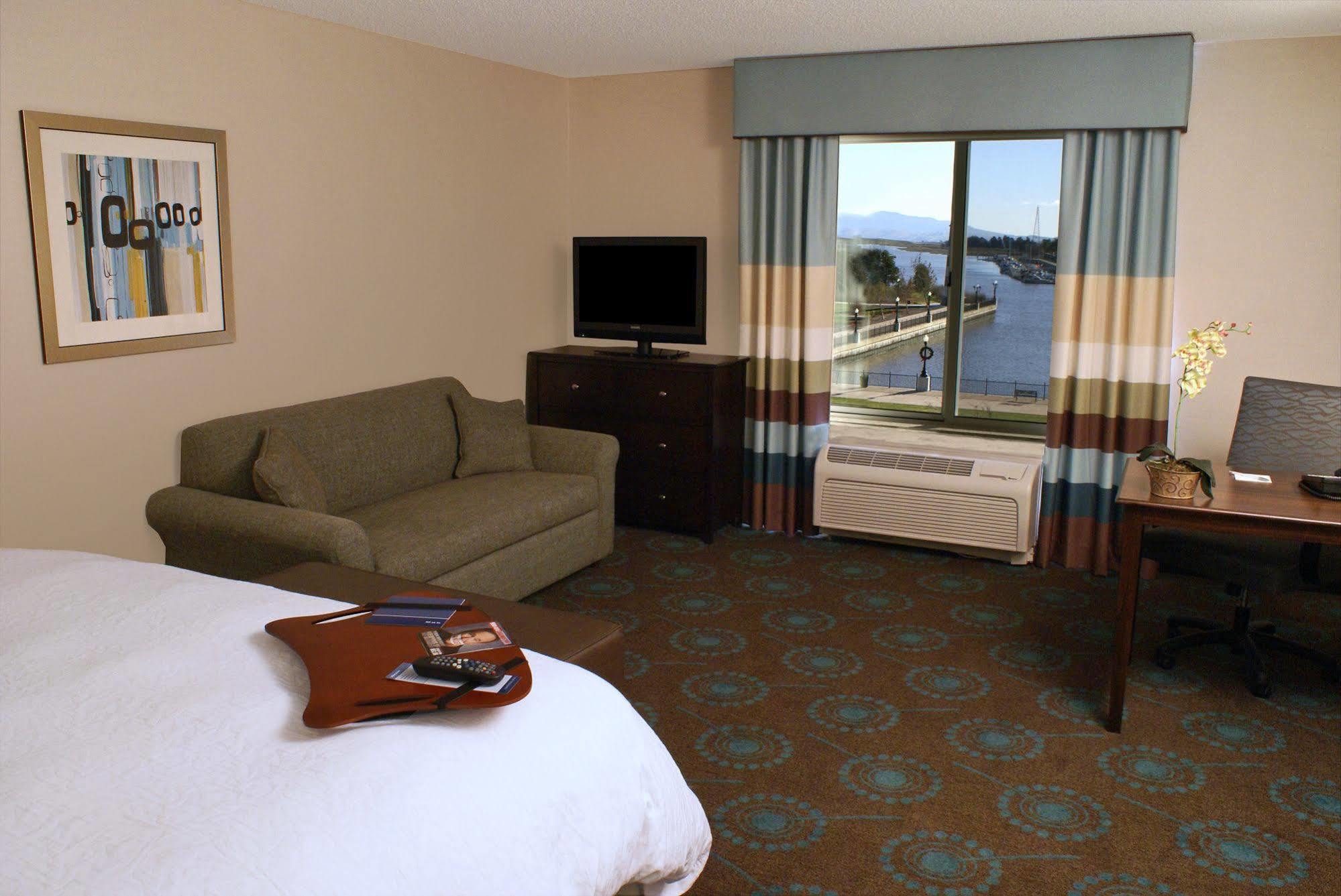Hampton Inn & Suites Suisun City Waterfront Exterior photo